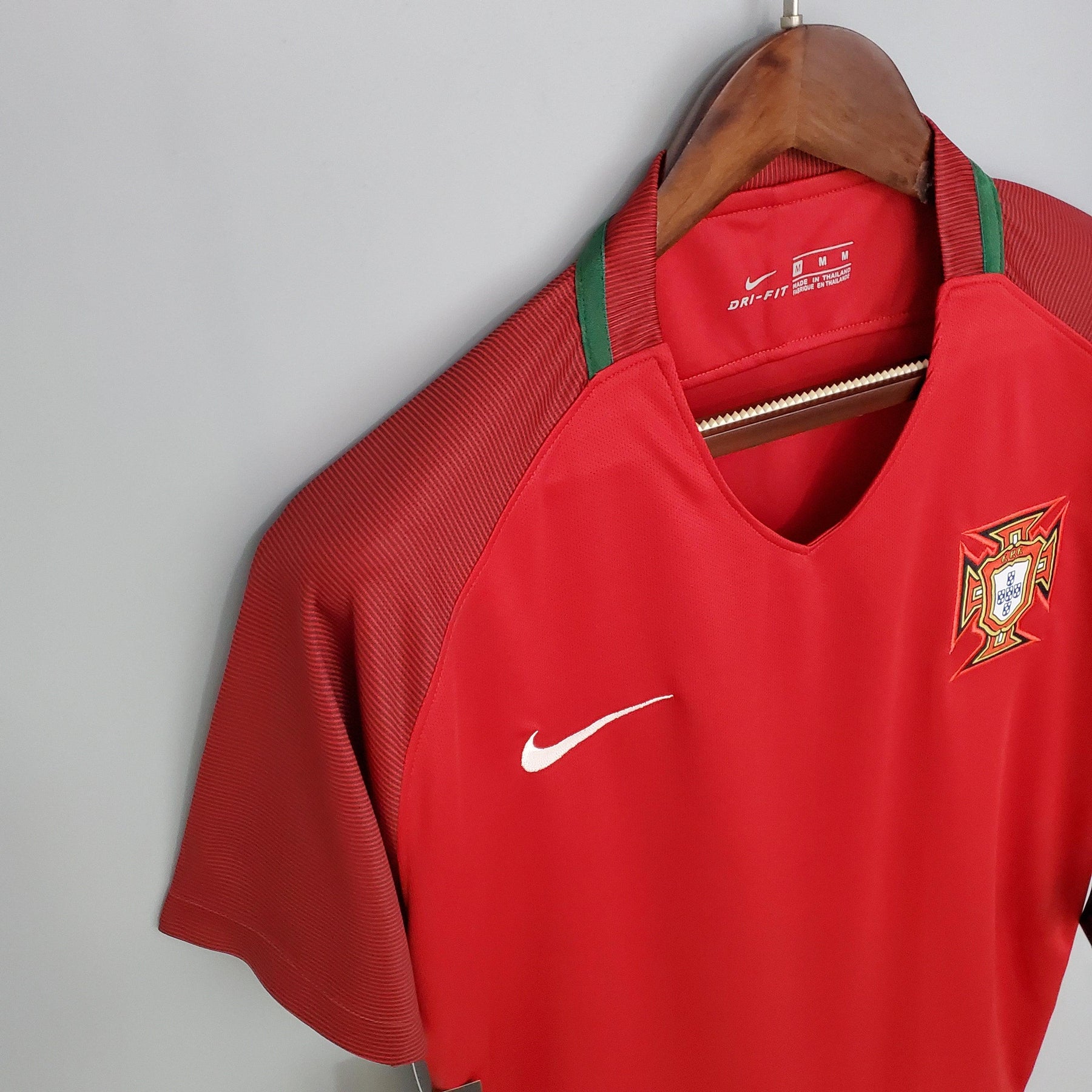 Camisa Retrô Seleção Portugal 2016/16 Home - ResPeita Sports